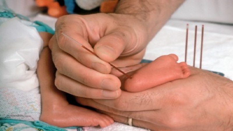 غربالگری نوزاد چیست و چگونه انجام میشود؟ | ژن آزما